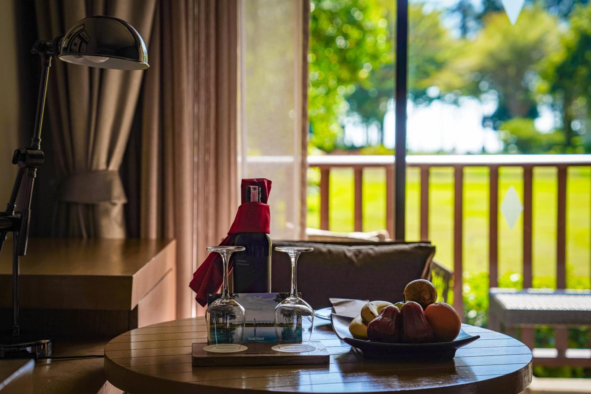 Dusit Thani Krabi Beach Resort - Sha Extra Plus Klong Muang Beach Exterior foto A room at the hotel