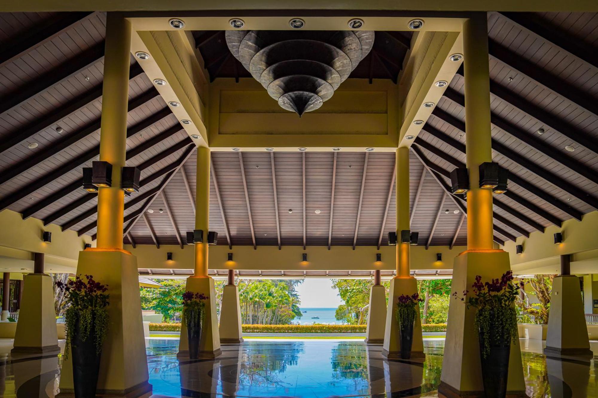Dusit Thani Krabi Beach Resort - Sha Extra Plus Klong Muang Beach Exterior foto The lobby of the resort
