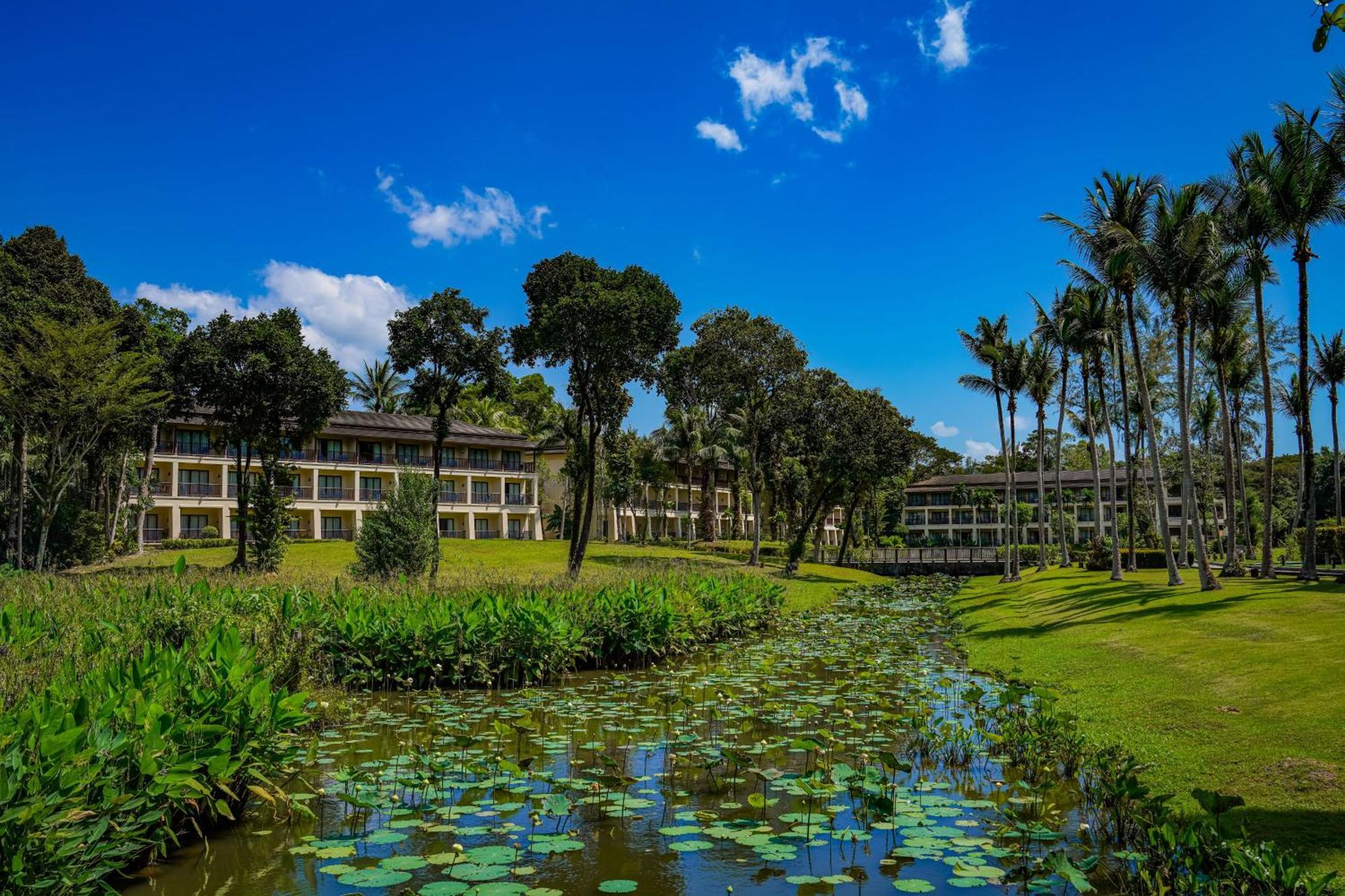Dusit Thani Krabi Beach Resort - Sha Extra Plus Klong Muang Beach Exterior foto The hotel's grounds