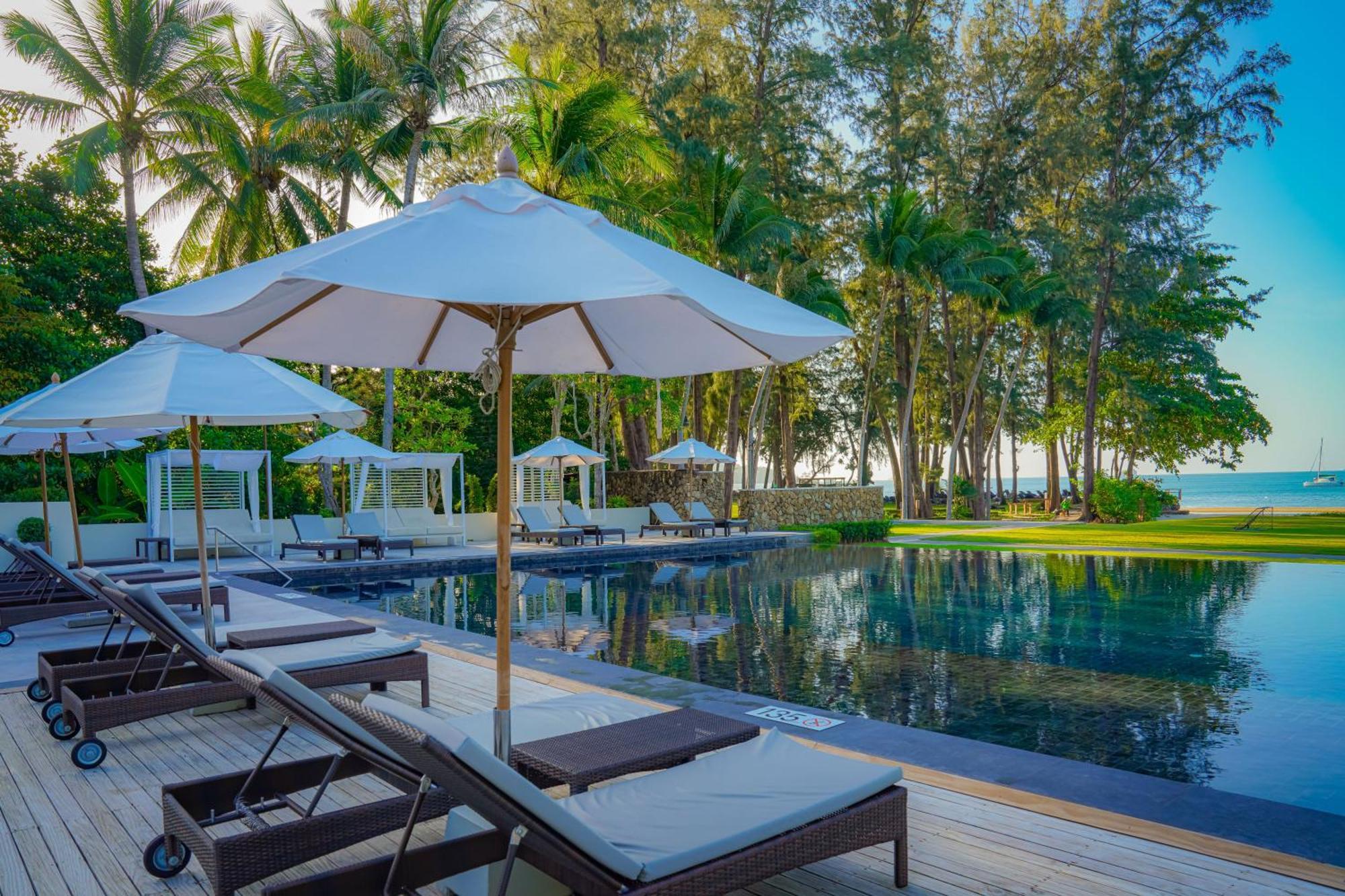 Dusit Thani Krabi Beach Resort - Sha Extra Plus Klong Muang Beach Exterior foto The Beachfront Pool at The Standard, Hua Hin