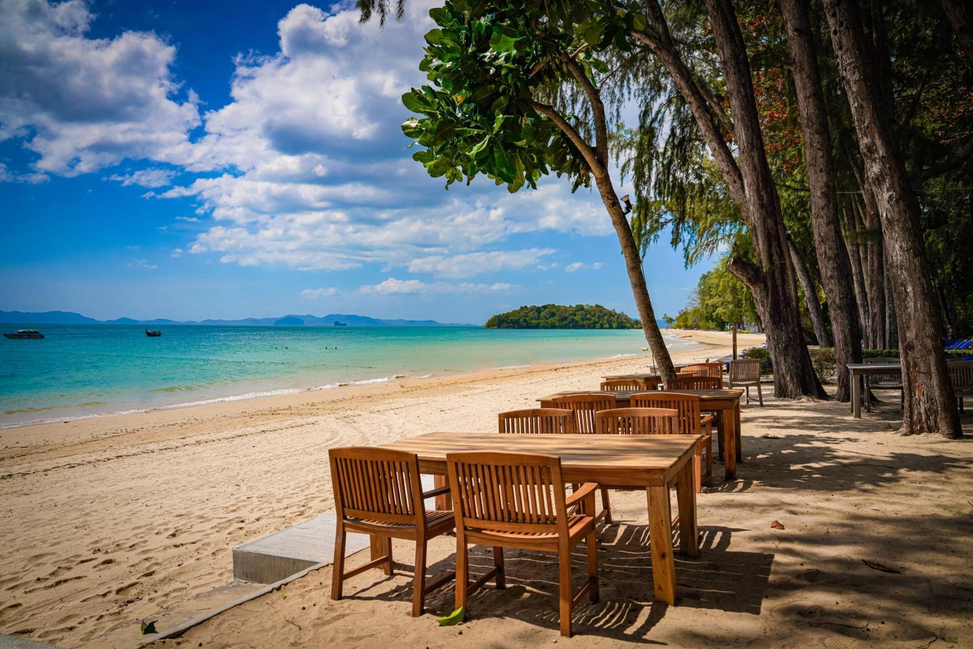 Dusit Thani Krabi Beach Resort - Sha Extra Plus Klong Muang Beach Exterior foto Beach at the resort