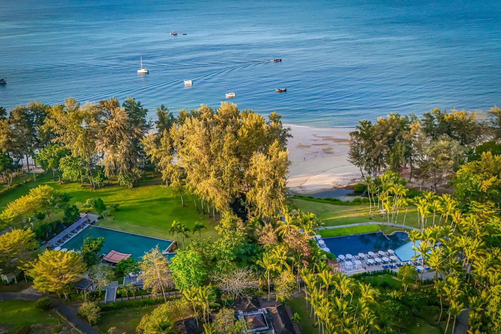 Dusit Thani Krabi Beach Resort - Sha Extra Plus Klong Muang Beach Exterior foto Aerial view of the resort