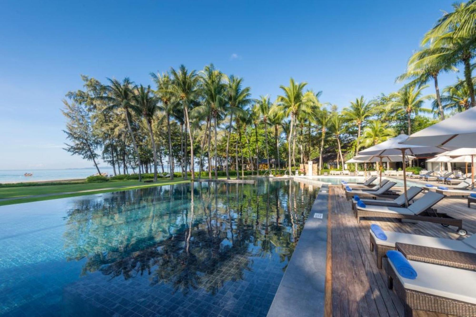Dusit Thani Krabi Beach Resort - Sha Extra Plus Klong Muang Beach Exterior foto The swimming pool at the resort