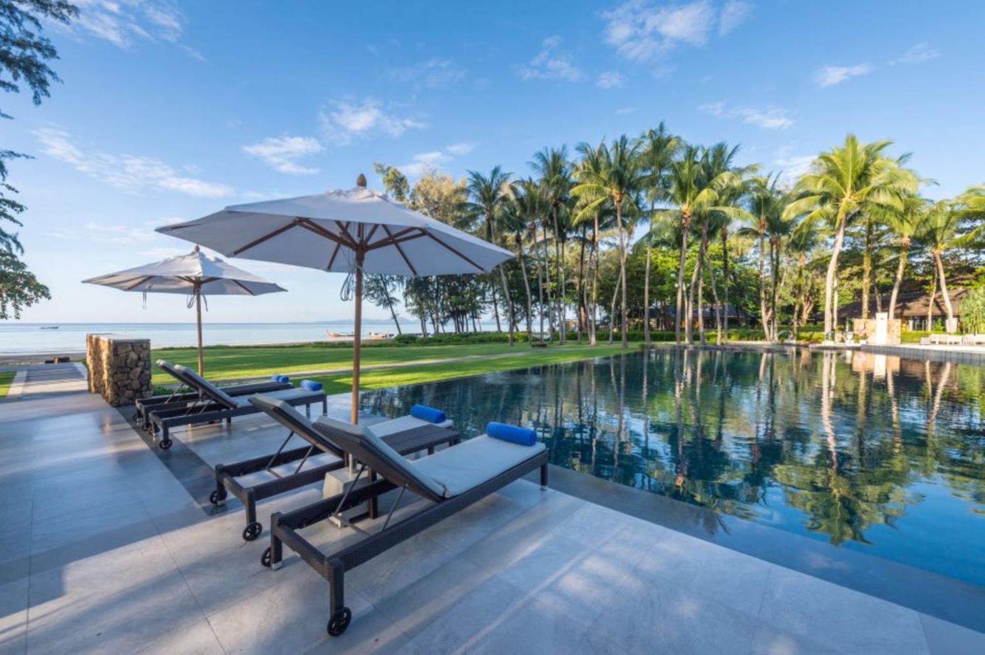 Dusit Thani Krabi Beach Resort - Sha Extra Plus Klong Muang Beach Exterior foto The swimming pool at the resort