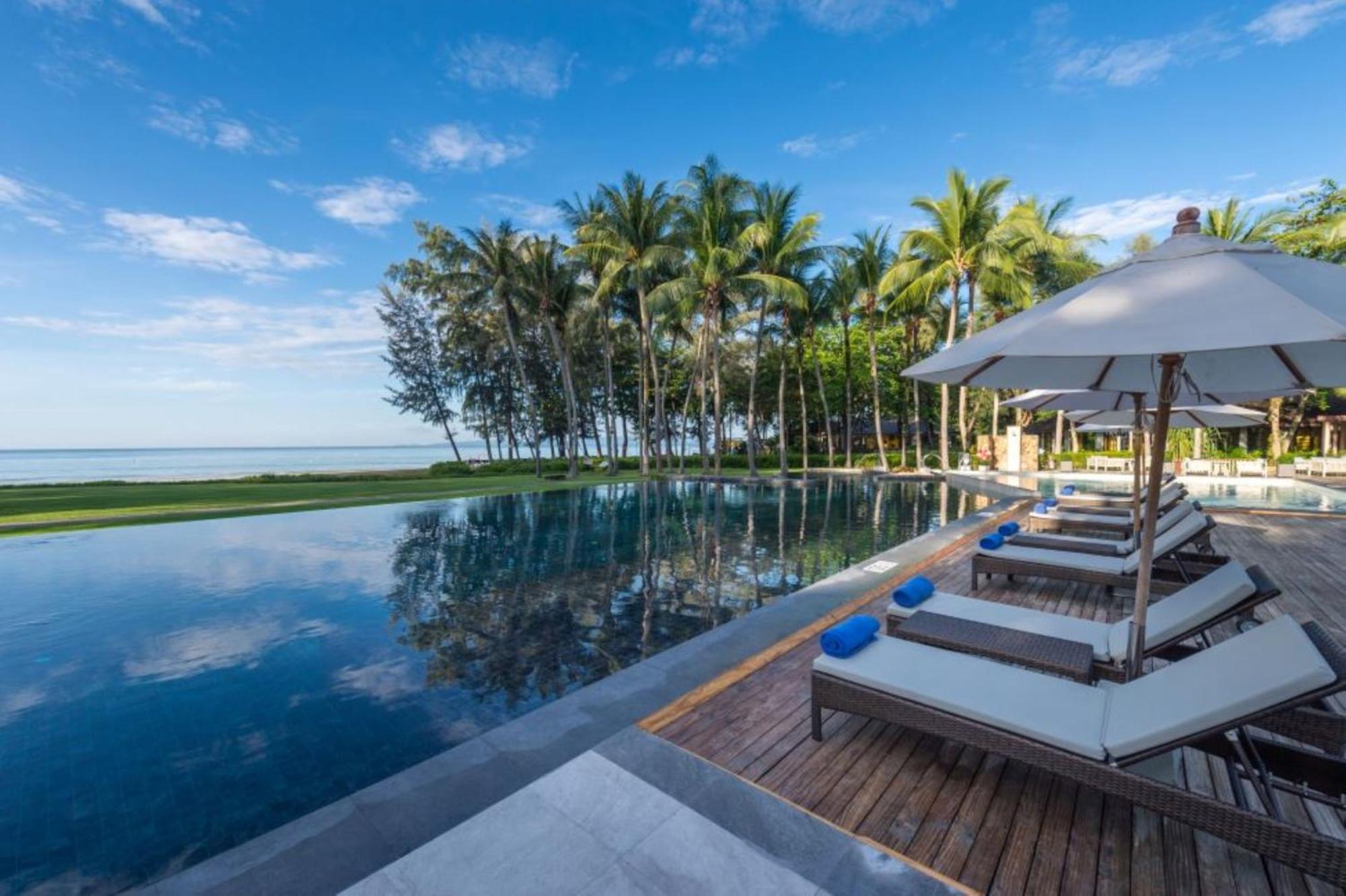 Dusit Thani Krabi Beach Resort - Sha Extra Plus Klong Muang Beach Exterior foto The Beachfront Pool at The Cape, Langkawi