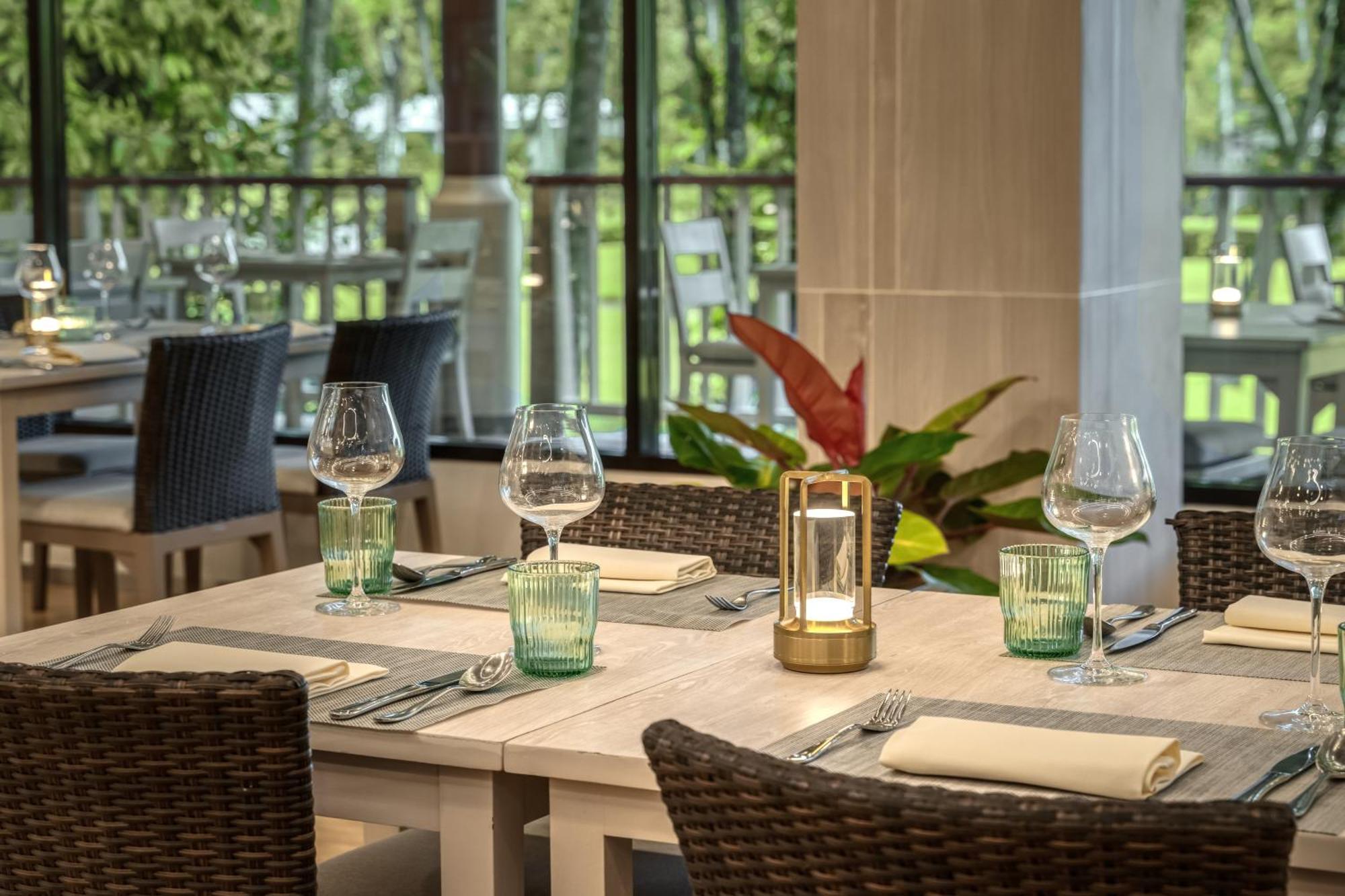 Dusit Thani Krabi Beach Resort - Sha Extra Plus Klong Muang Beach Exterior foto The restaurant