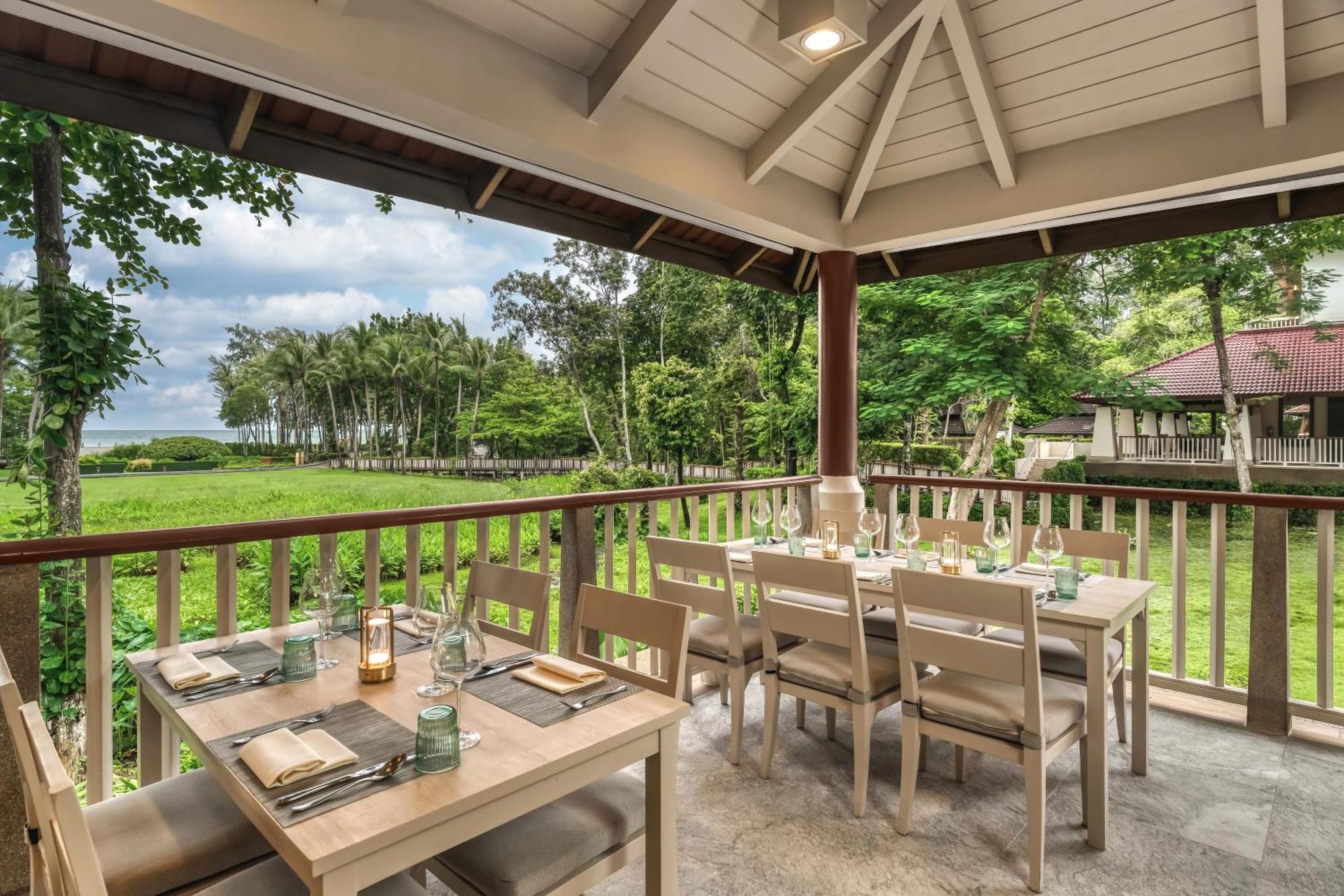 Dusit Thani Krabi Beach Resort - Sha Extra Plus Klong Muang Beach Exterior foto The Deck