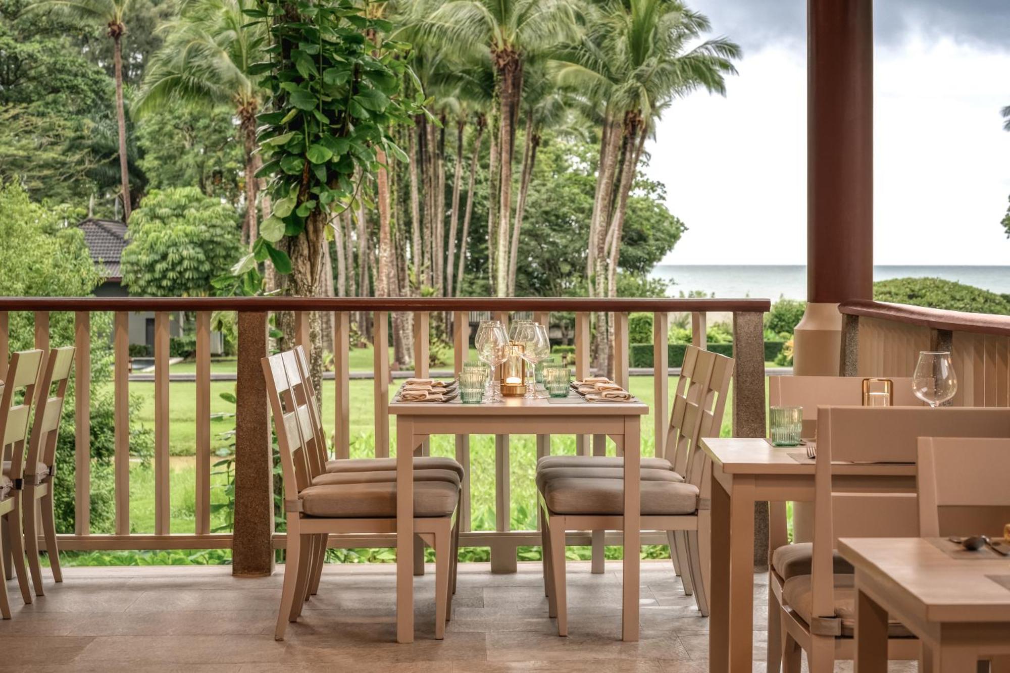 Dusit Thani Krabi Beach Resort - Sha Extra Plus Klong Muang Beach Exterior foto The Deck