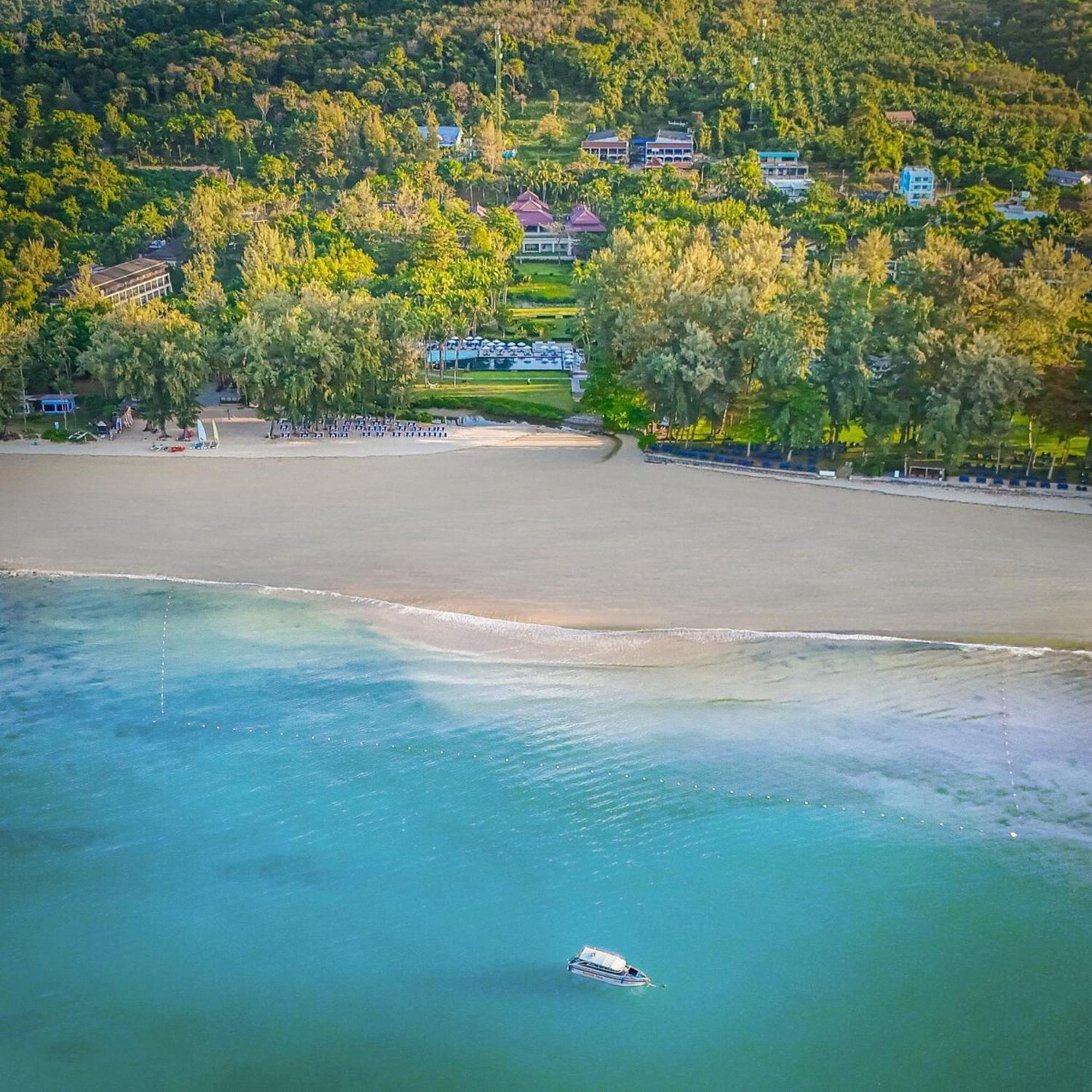 Dusit Thani Krabi Beach Resort - Sha Extra Plus Klong Muang Beach Exterior foto Aerial view of the beach