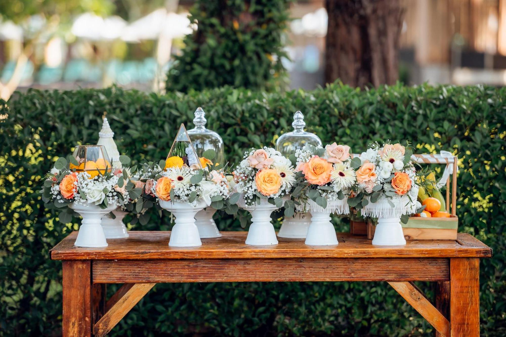 Dusit Thani Krabi Beach Resort - Sha Extra Plus Klong Muang Beach Exterior foto A set of 5 white milk glass vases