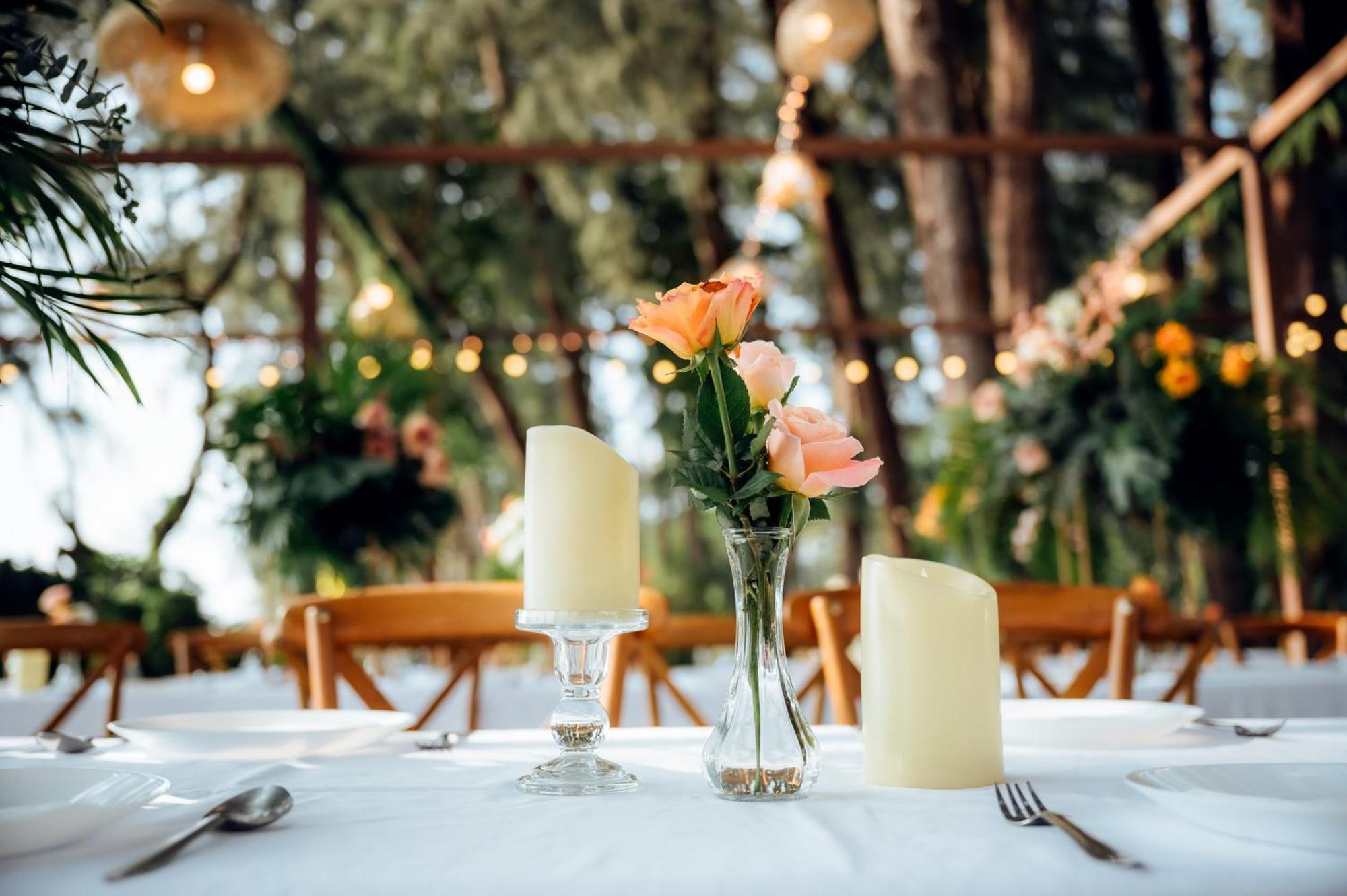 Dusit Thani Krabi Beach Resort - Sha Extra Plus Klong Muang Beach Exterior foto A table at a wedding reception