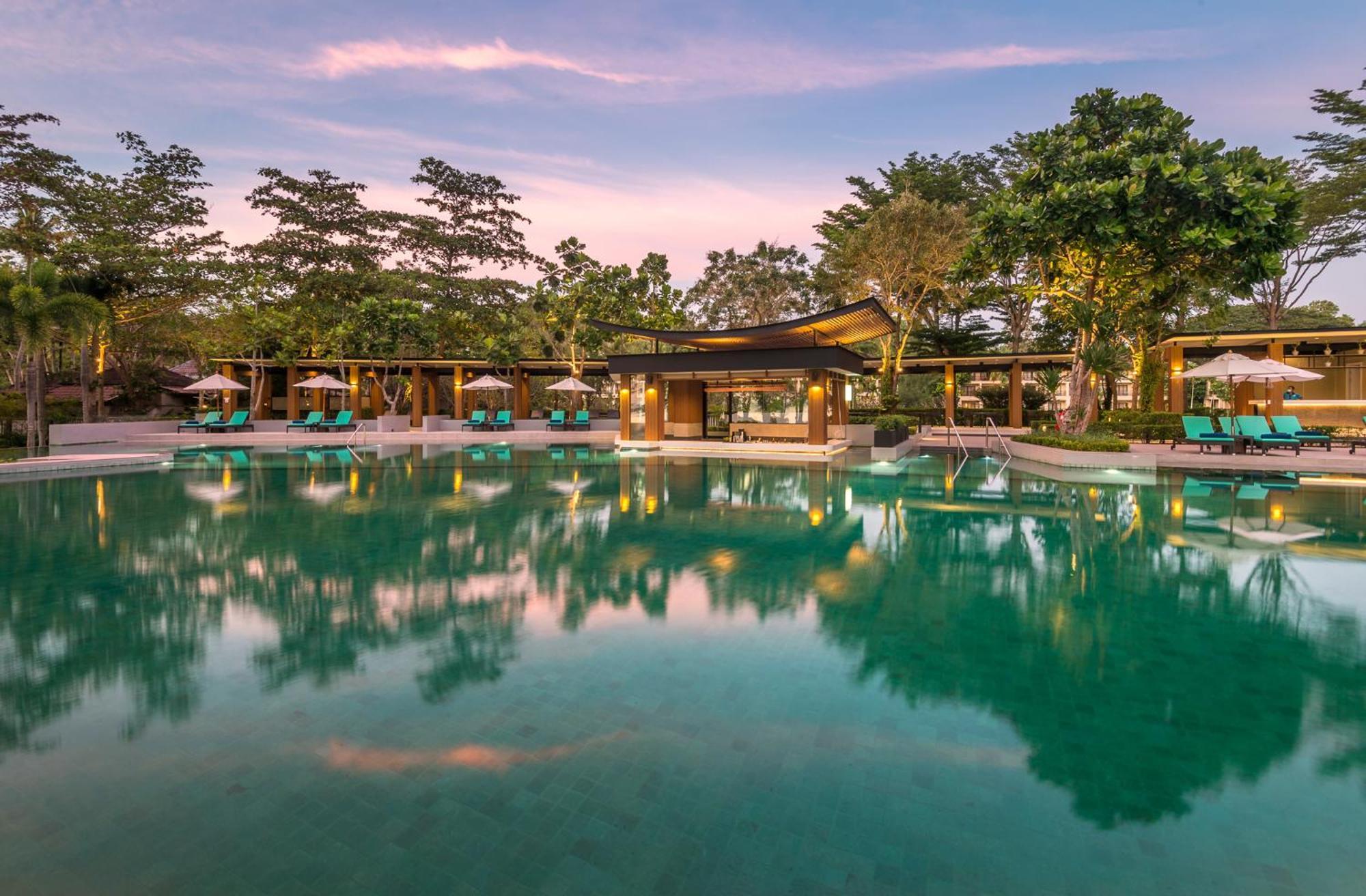 Dusit Thani Krabi Beach Resort - Sha Extra Plus Klong Muang Beach Exterior foto The pool at the resort