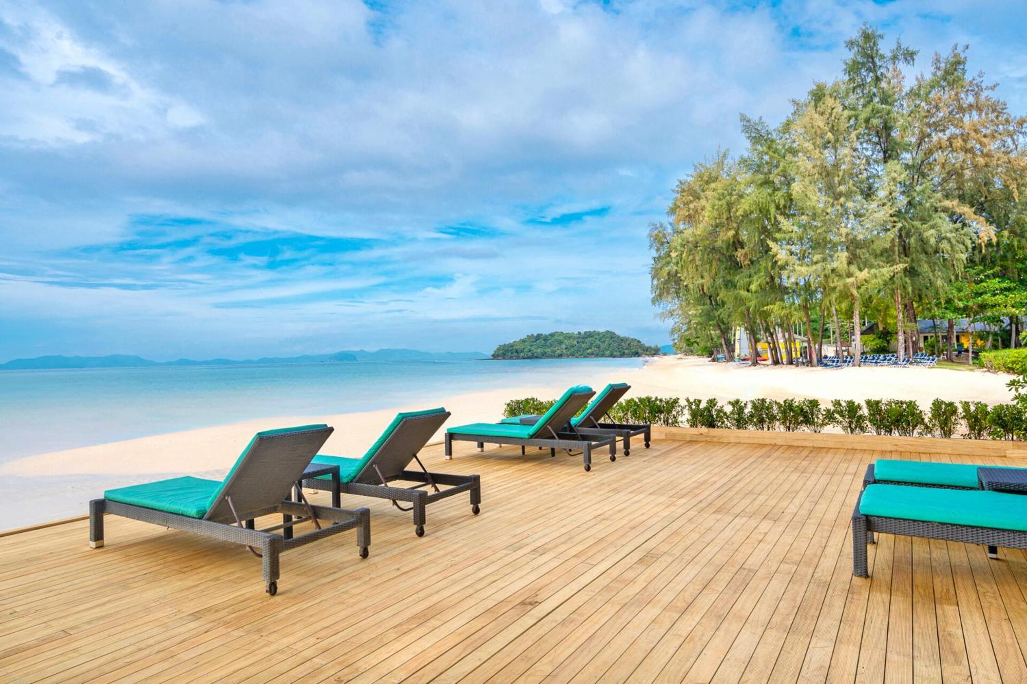 Dusit Thani Krabi Beach Resort - Sha Extra Plus Klong Muang Beach Exterior foto Beach at the resort